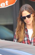 JENNIFER GARNER Out and About in Los Angeles 08/26/2016