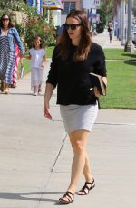 JENNIFER GARNER Out and About in Pacific Palisades 08/07/2016