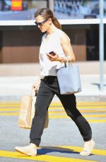 JENNIFER GARNER Out Shopping in Los Angeles 08/11/2016