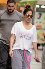 JENNIFER LOPEZ Leaves Her Apartment in New York 08/30/2016