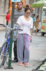 JENNIFER LOPEZ Leaves Her Apartment in New York 08/30/2016