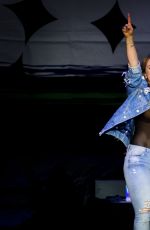 JOANNA JOJO LEVESQUE Performs at Molson Canadian Amphitheatre in Toronto 08/11/2016