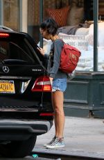 JULES WEINSTEN Leaves Her Apartment in New York 08/15/2016