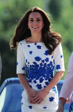 KATE MIDDLETON Out in Luton 08/24/2016