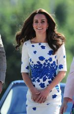 KATE MIDDLETON Out in Luton 08/24/2016