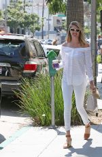 KATE UPTON Leaves Coffee Been & Tea Leaf in Beverly Hills 08/11/2016