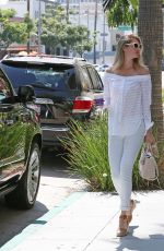 KATE UPTON Leaves Coffee Been & Tea Leaf in Beverly Hills 08/11/2016