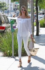 KATE UPTON Leaves Coffee Been & Tea Leaf in Beverly Hills 08/11/2016