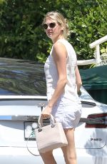 KATE UPTON Out and About in Pacific Palisades 08/10/2016