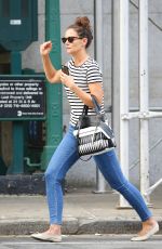 KATIE HOLMES Hailing a Cab in New York 08/08/2016