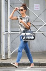 KATIE HOLMES Hailing a Cab in New York 08/08/2016