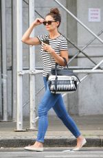 KATIE HOLMES Hailing a Cab in New York 08/08/2016