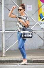 KATIE HOLMES Hailing a Cab in New York 08/08/2016
