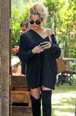 KHLOE KARDASHIAN Out and About in Los Angeles 08/09/2016
