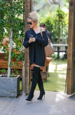 KHLOE KARDASHIAN Out and About in Los Angeles 08/09/2016