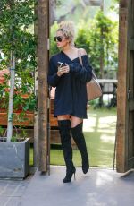 KHLOE KARDASHIAN Out and About in Los Angeles 08/09/2016