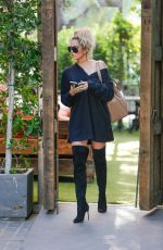 KHLOE KARDASHIAN Out and About in Los Angeles 08/09/2016