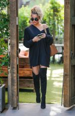 KHLOE KARDASHIAN Out and About in Los Angeles 08/09/2016