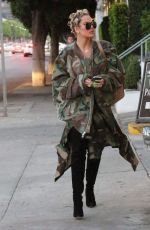 KHLOE KARDASHIAN Shows New Hairdo at Morton