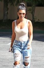 KORTNEY KARDASHIAN Out and About in Woodland Hills 08/09/2016