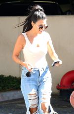 KORTNEY KARDASHIAN Out and About in Woodland Hills 08/09/2016