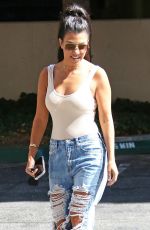 KORTNEY KARDASHIAN Out and About in Woodland Hills 08/09/2016