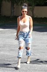 KORTNEY KARDASHIAN Out and About in Woodland Hills 08/09/2016