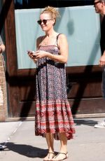 LESLIE MANN Leaves Her Hotel in New York 08/04/2016