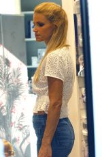 MICHELLE HUNZIKER Shopping in Milan 08/03/2016