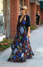 PARIS HILTON Out and About in Beverly Hills 08/29/2016