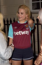 PIXIE LOTT Leaves Hayemarket Theatre in London 08/04/2016