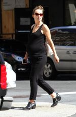 Pregnant OLIVIA WILDE Out for Lunch in New York 08/03/2016