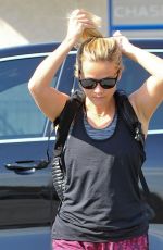 REESE WITHERSPOON Arrives at Brentwood Country Mart 08/21/2016