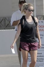 REESE WITHERSPOON Arrives at Brentwood Country Mart 08/21/2016