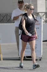 REESE WITHERSPOON Arrives at Brentwood Country Mart 08/21/2016