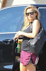 REESE WITHERSPOON Arrives at Brentwood Country Mart 08/21/2016