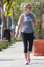 REESE WITHERSPOON Leaves a Gym in Los Angeles 08/04/2016
