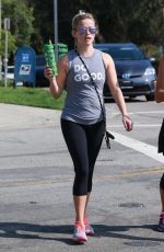 REESE WITHERSPOON Leaves a Gym in Los Angeles 08/04/2016