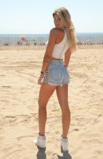 SAMANTHA HOOPES at Sports Illustrated Summer of Swim Fan Festival at Coney Island 08/28/2016