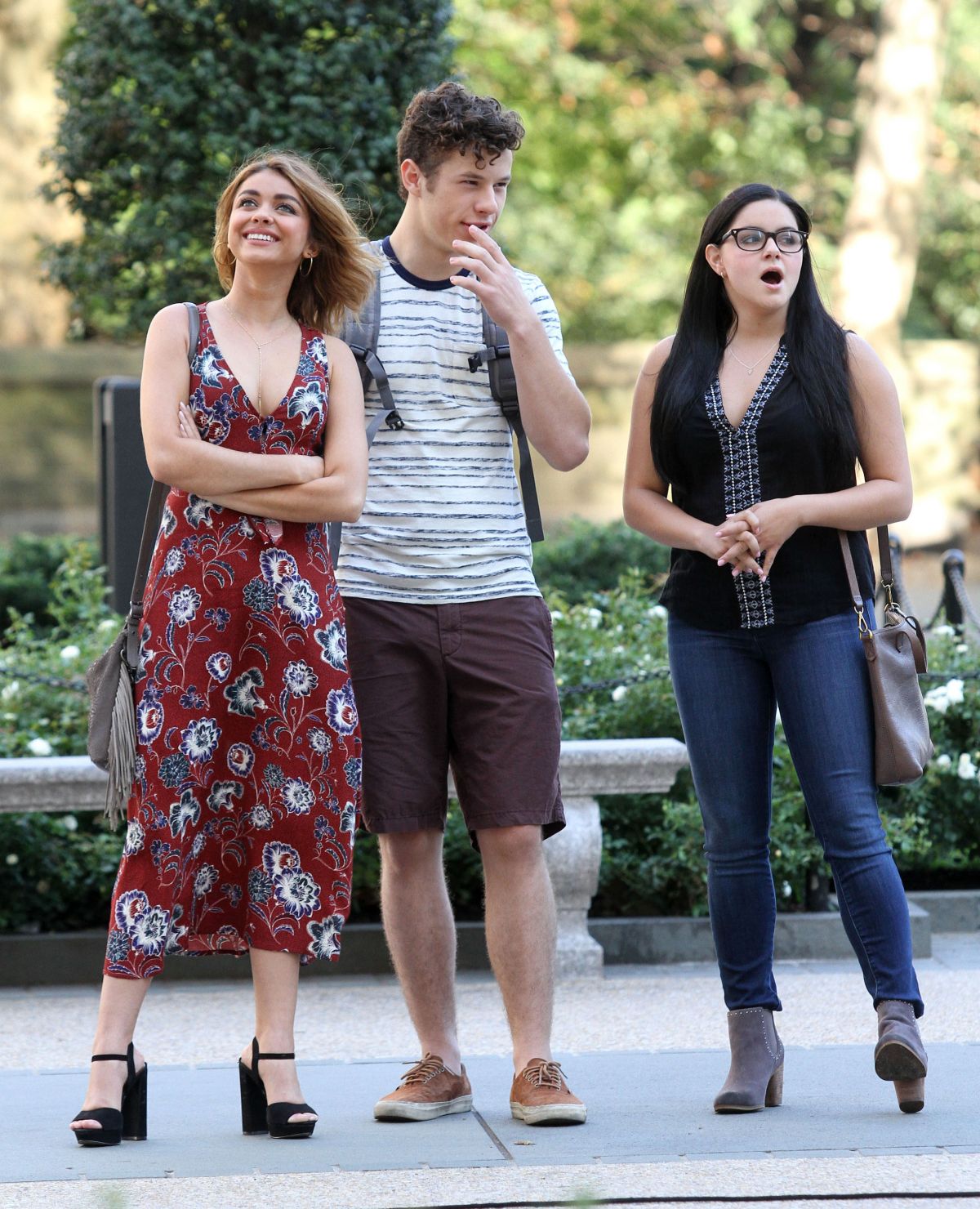 Sarah Hyland And Ariel Winter On The Set Of Modern Family In New