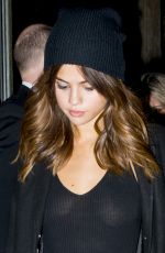 SELENA GOMEZ Leaves a Chinese Restaurant in Sydney 08/08/2016