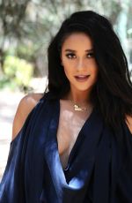 SHAY MITCHELL at at Biore Animal Print Pore Strips Launch at Wildlife Aaystation in Los Angeles 08/12/2016