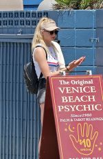 SOPHIE TURNER Out in Venice Beach 08/09/2016