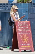 SOPHIE TURNER Out in Venice Beach 08/09/2016