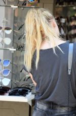 SOPHIE TURNER Shopping at The Grove in Los Angeles 08/11/2016