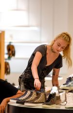 SOPHIE TURNER Shopping in Los Angeles 08/11/2016