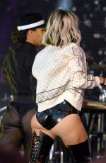 STACY FERGIE FERGUSON Performs at Pandora Summer Crush in Los Angeles 08/13/2016