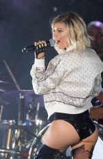 STACY FERGIE FERGUSON Performs at Pandora Summer Crush in Los Angeles 08/13/2016