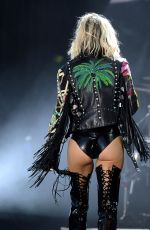 STACY FERGIE FERGUSON Performs at Pandora Summer Crush in Los Angeles 08/13/2016