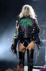 STACY FERGIE FERGUSON Performs at Pandora Summer Crush in Los Angeles 08/13/2016